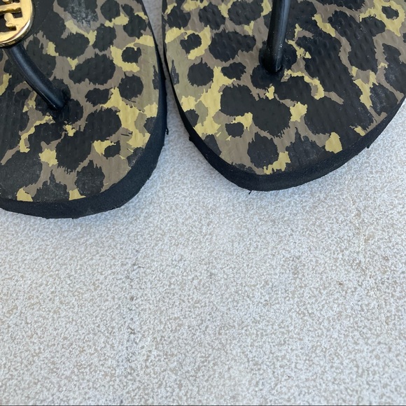 SOLD Tory Burch 6.5 - Picture 4 of 6